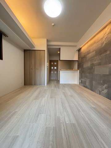 ブランドールM・西長堀の居間写真
