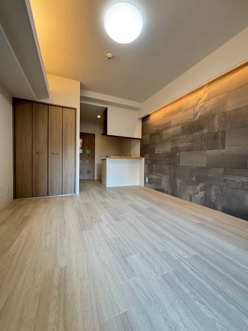 ブランドールM・西長堀の居間写真