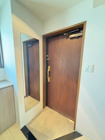 ブランドールM・西長堀の玄関写真