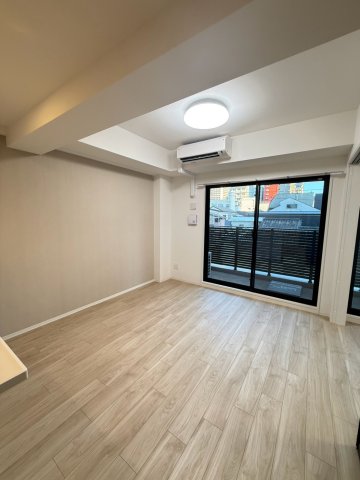 Louis Residence 弁天町の居間写真