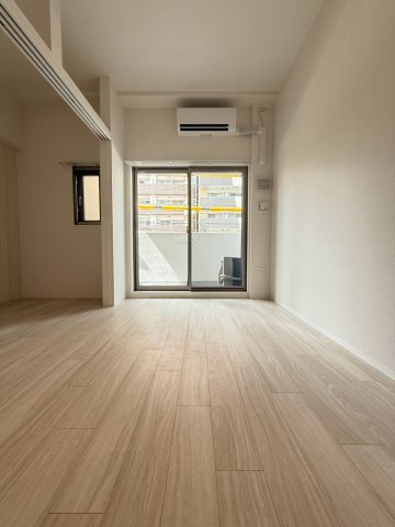 セレニテ難波西アリエの居間写真