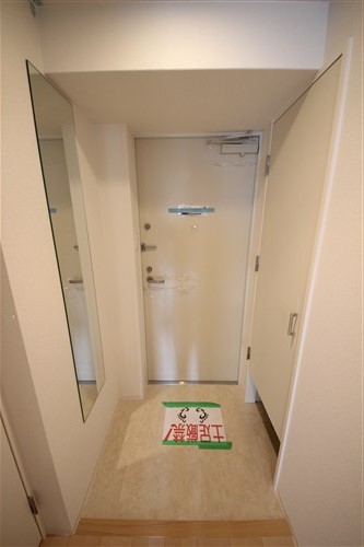 セレニテ新大阪カルムの玄関写真