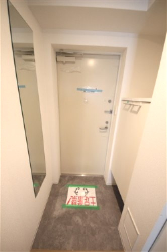 セレニテ新大阪カルムの玄関写真