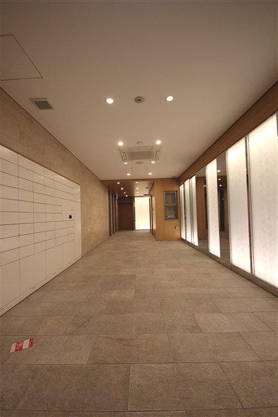 プレミスト堺筋本町ラディーナの玄関写真