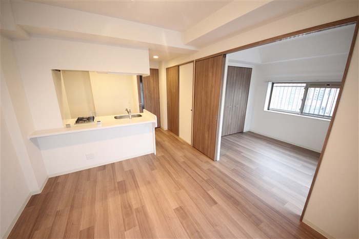 プレサンス松屋町グレースの居間写真