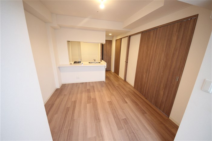 プレサンス松屋町グレースの居間写真