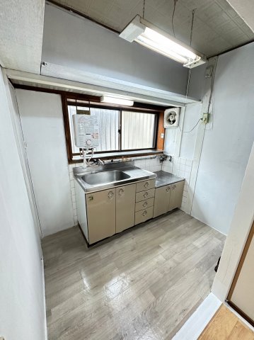 近鉄大阪線 築山駅 徒歩7分 2階建 築60年のキッチン写真