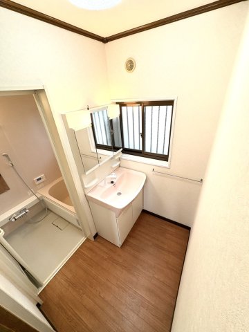 近鉄生駒線 平群駅 徒歩13分 2階建 築37年の居間写真
