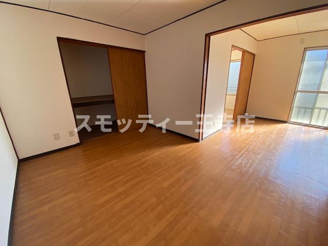新和マンションの居間写真