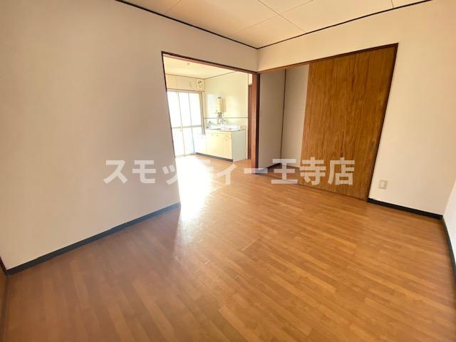 新和マンションの居間写真
