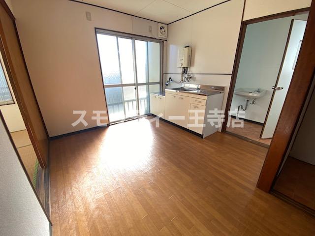 新和マンションの居間写真