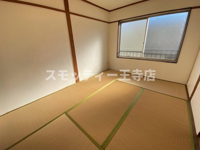 新和マンションの寝室写真