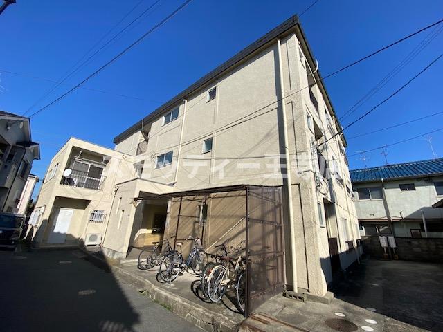 新和マンションの外観写真