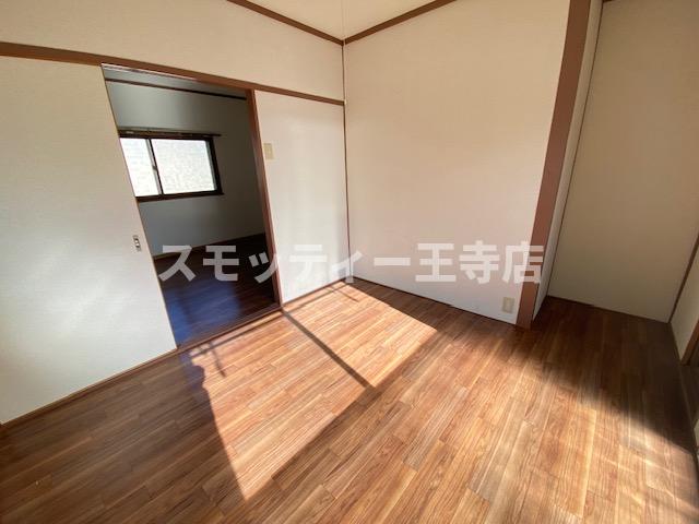 新和マンションの居間写真