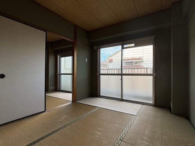 ハタハイツの居間写真