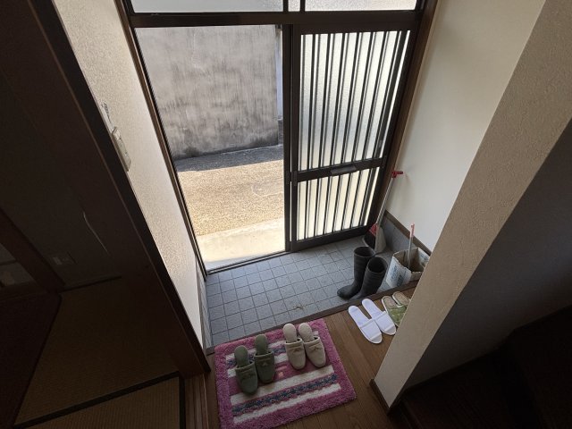 関西本線 法隆寺駅 徒歩28分 2階建 築30年の玄関写真