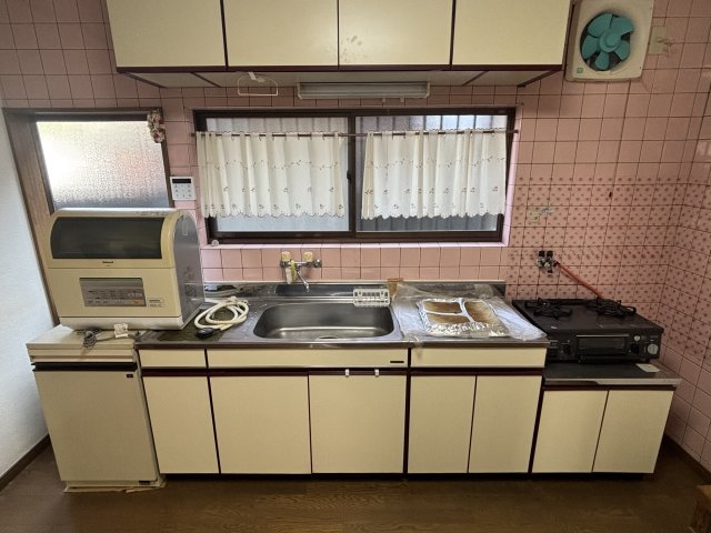 関西本線 法隆寺駅 徒歩28分 2階建 築30年のキッチン写真