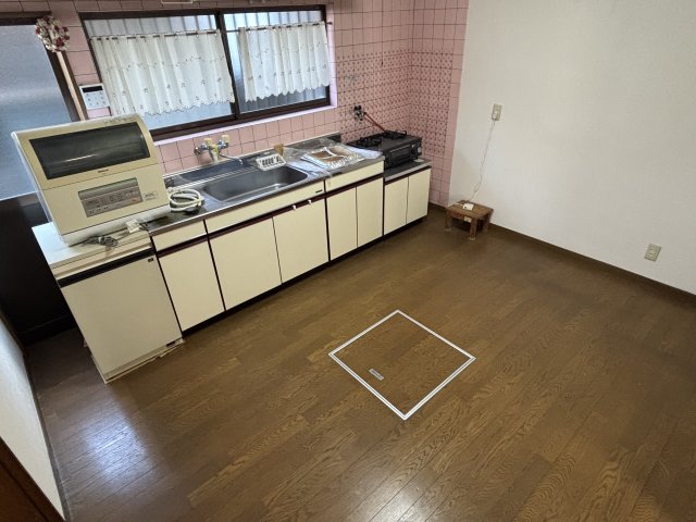 関西本線 法隆寺駅 徒歩28分 2階建 築30年のキッチン写真