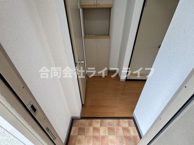 ファミール若草Bの玄関写真