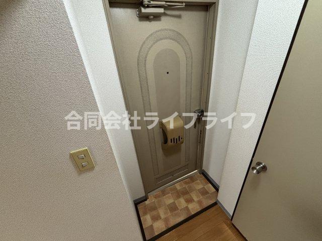 ファミール若草Bの玄関写真