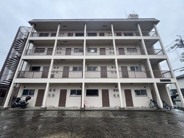 井上マンションの外観写真
