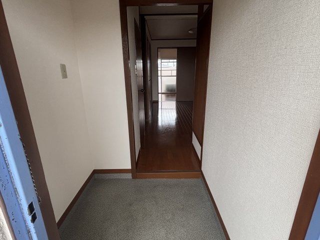 井上マンションの玄関写真