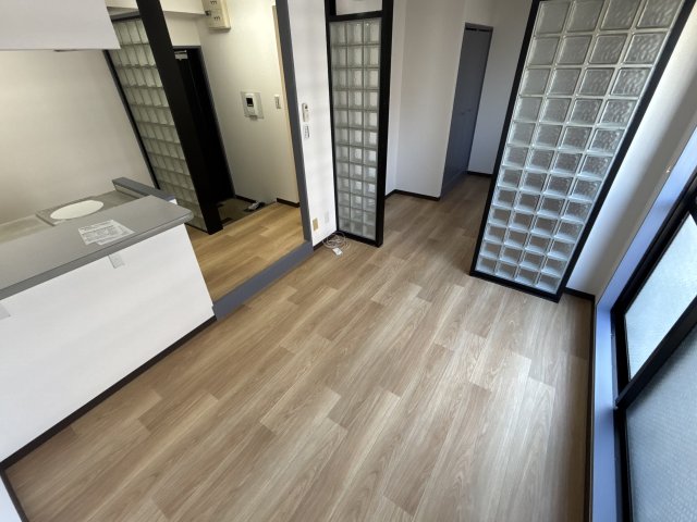 五位堂片岡マンションの居間写真