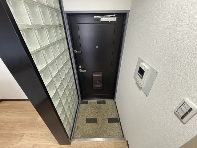五位堂片岡マンションの玄関写真