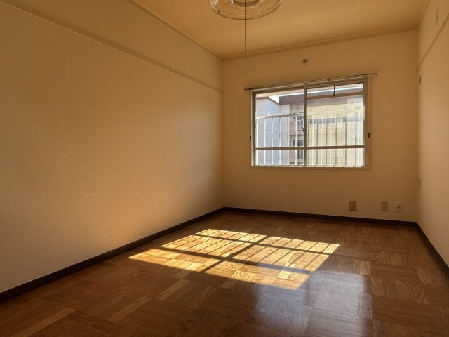三室山コープタウン3号棟の居間写真