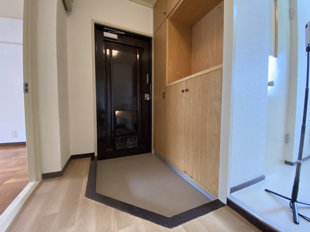 三室山コープタウン5号棟の玄関写真