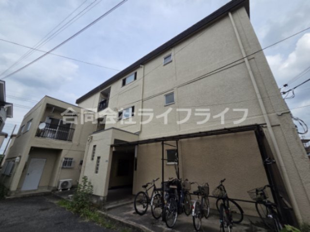 新和マンションの外観写真