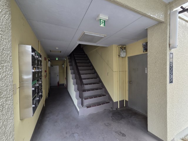 新和マンションの玄関写真