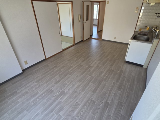 サンローゼ竜田川の居間写真