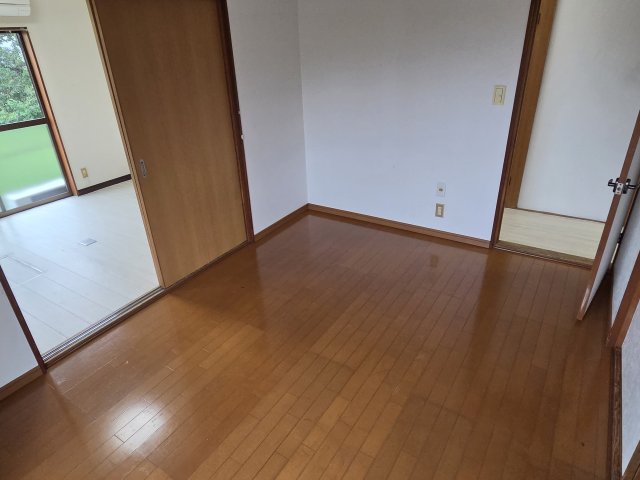 王寺町舟戸3丁目戸建の居間写真