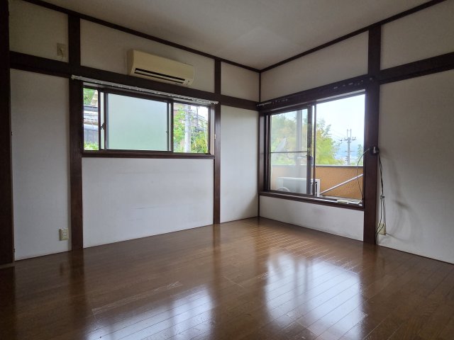 王寺町舟戸3丁目戸建の居間写真