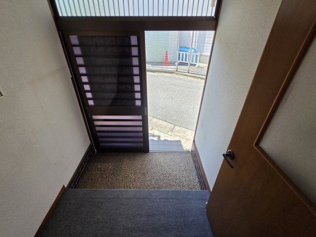 南海電鉄高野線 萩原天神駅 徒歩28分 2階建 築48年の玄関写真