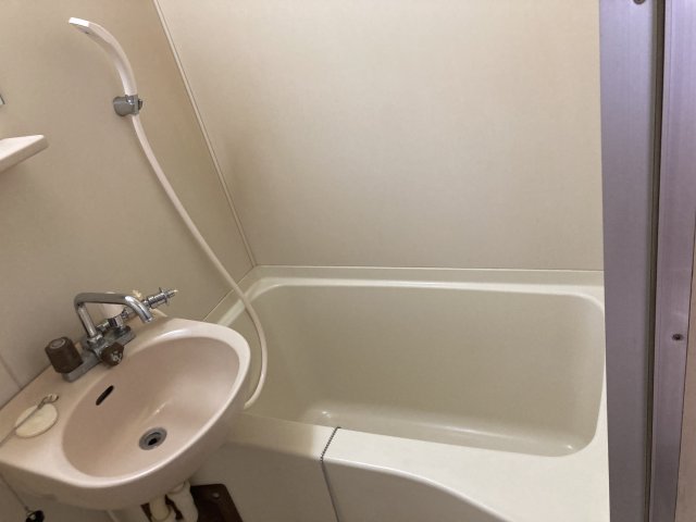 ヤマセンビルの風呂写真