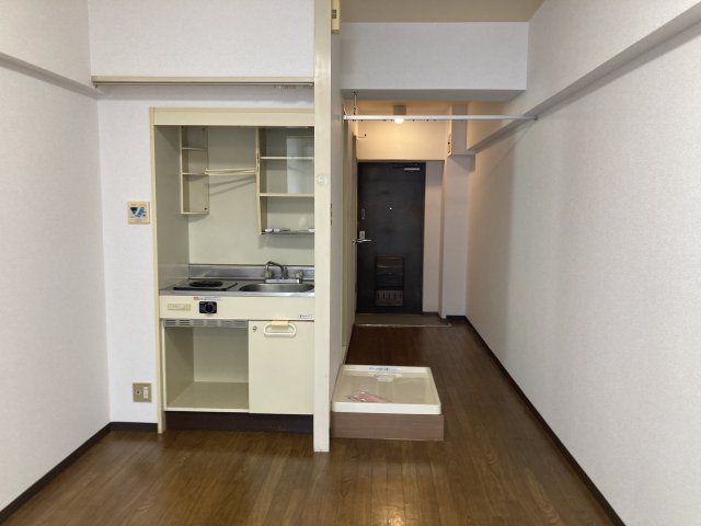 ヤマセンビルの居間写真