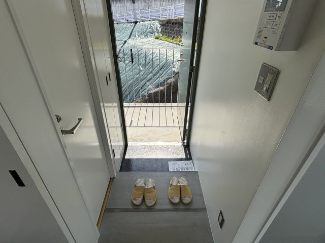 デザイナーズマンションWANARIの玄関写真