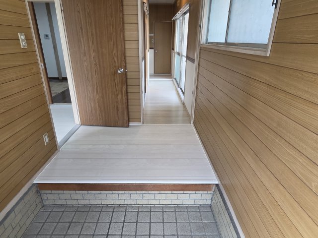 和歌山線 畠田駅 徒歩26分 2階建 築53年の玄関写真
