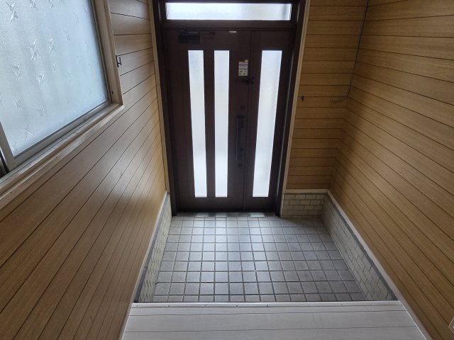 和歌山線 畠田駅 徒歩26分 2階建 築53年の玄関写真