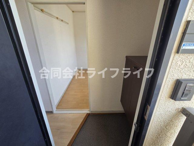 クリヨン天理Aの玄関写真