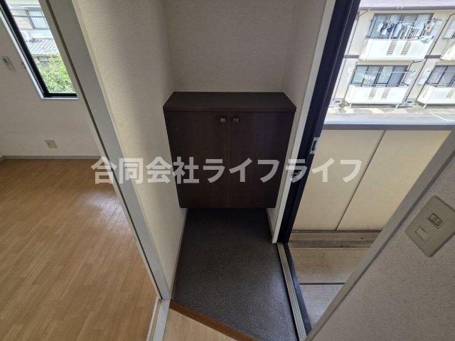 クリヨン天理Aの玄関写真