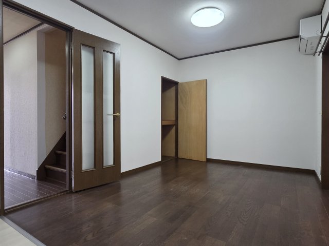 奈良市南京終町3丁目戸建の居間写真