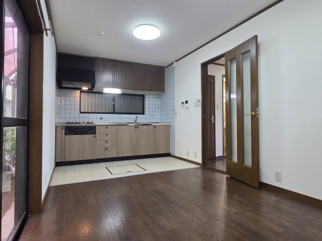 奈良市南京終町3丁目戸建の居間写真