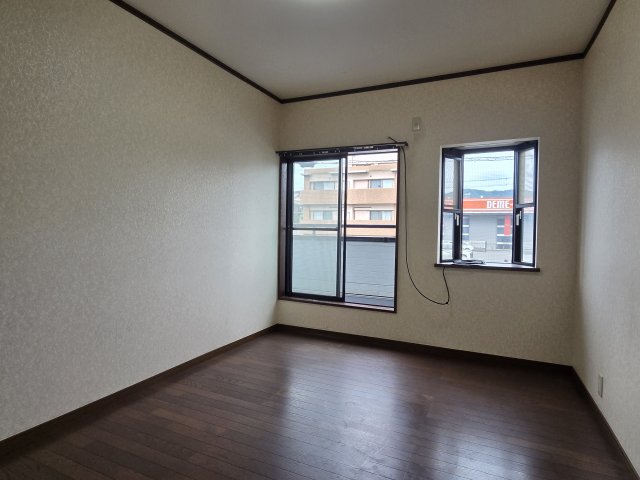 奈良市南京終町3丁目戸建の居間写真