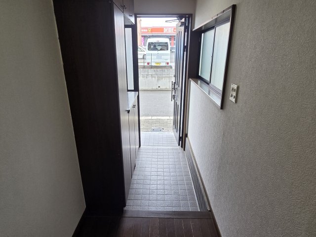 奈良市南京終町3丁目戸建の玄関写真