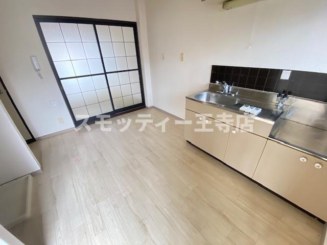ラフォーレ中川Aの居間写真