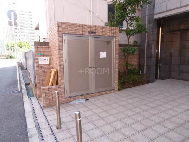 クリスタルグランツ難波+の外観写真