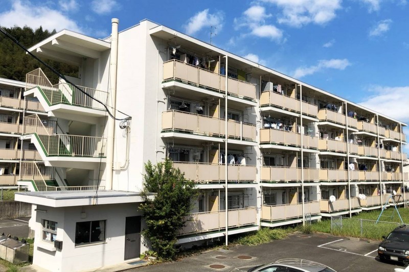 ビレッジハウス河内第二1号棟の外観写真